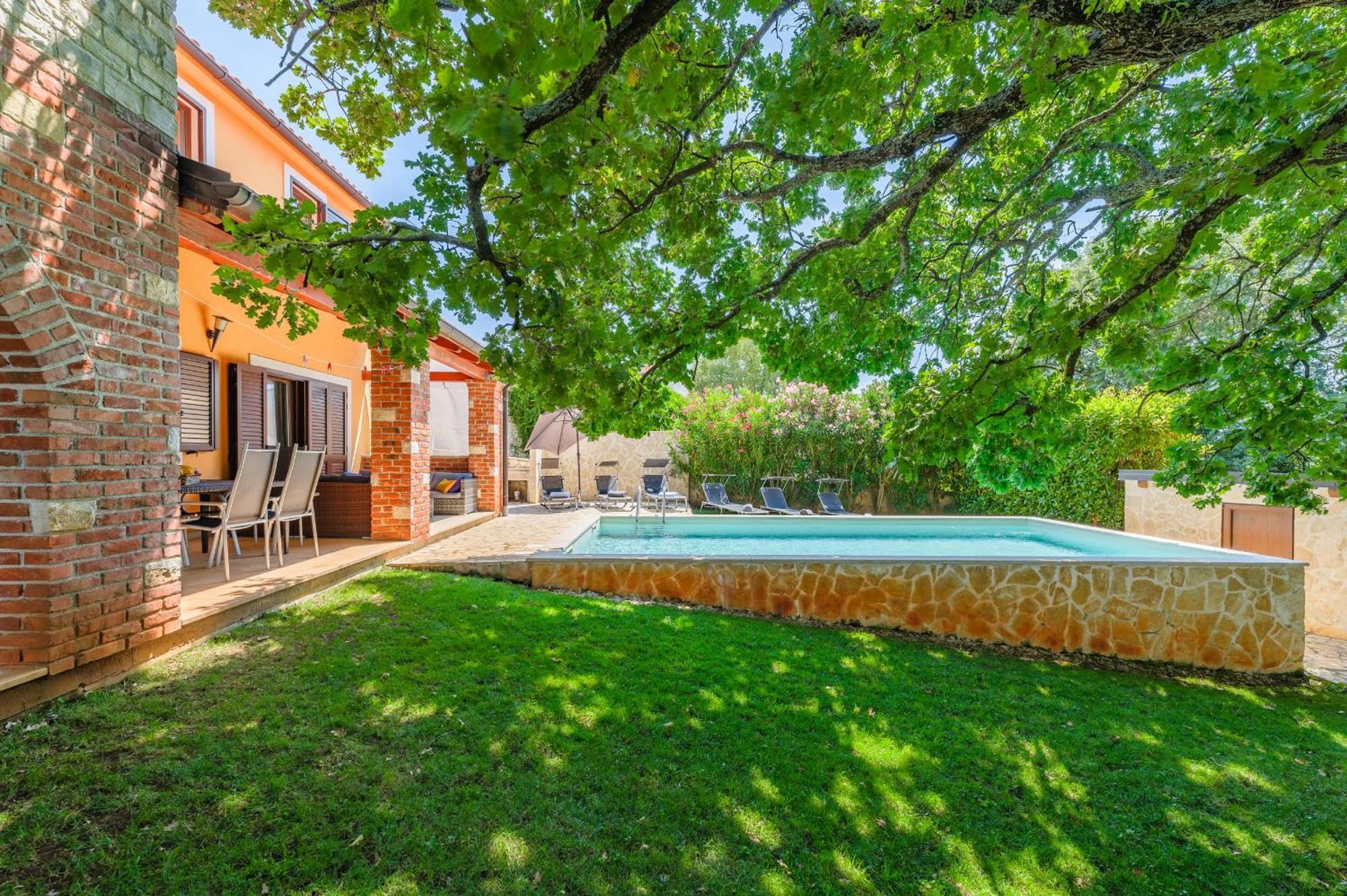 Villa Hrast Bacva Visnjan Exterior photo